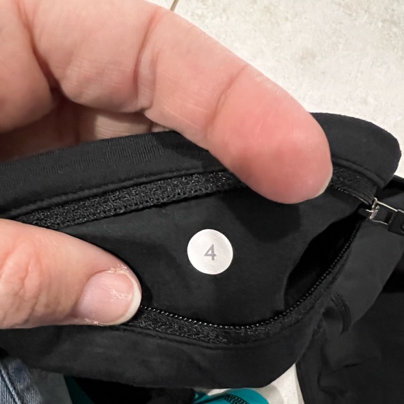 3/4 pant - Picture 3 of 3